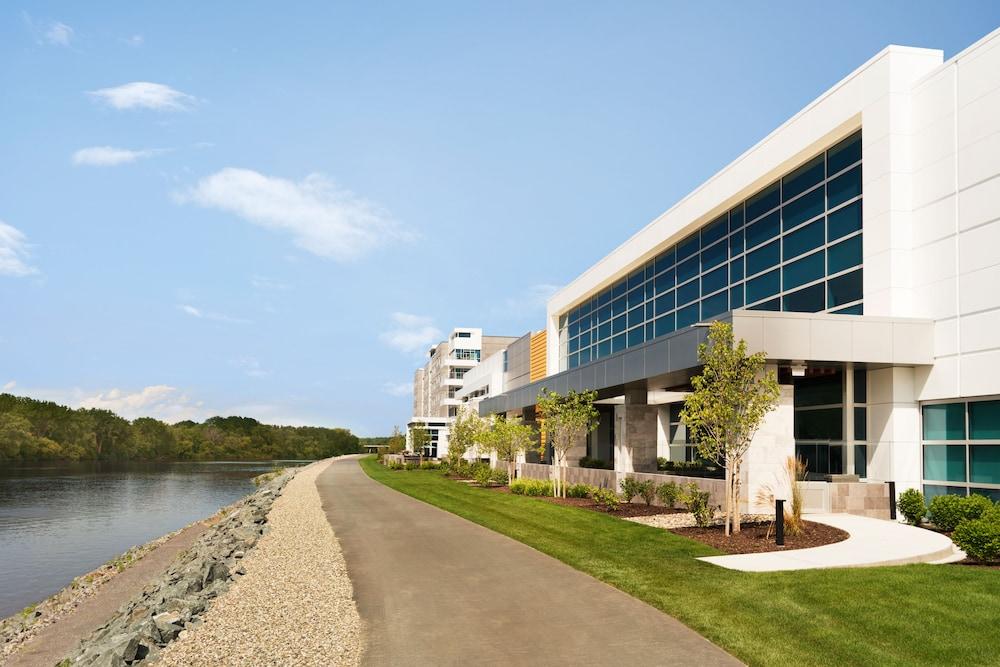 The Landing Hotel at Rivers Casino & Resort photo 28