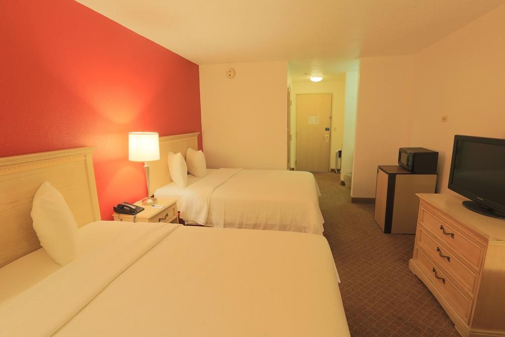 Days Inn by Wyndham Calumet Park photo 4