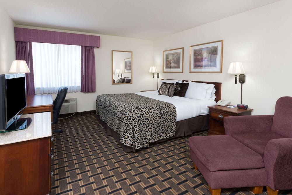 Baymont by Wyndham Osage Beach photo 15