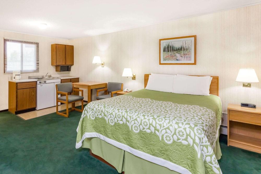 Days Inn by Wyndham Alpena photo 13