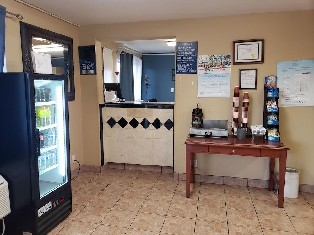 Baymont by Wyndham Coalinga photo 22