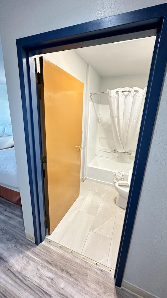 Microtel Inn by Wyndham Gallup photo 3