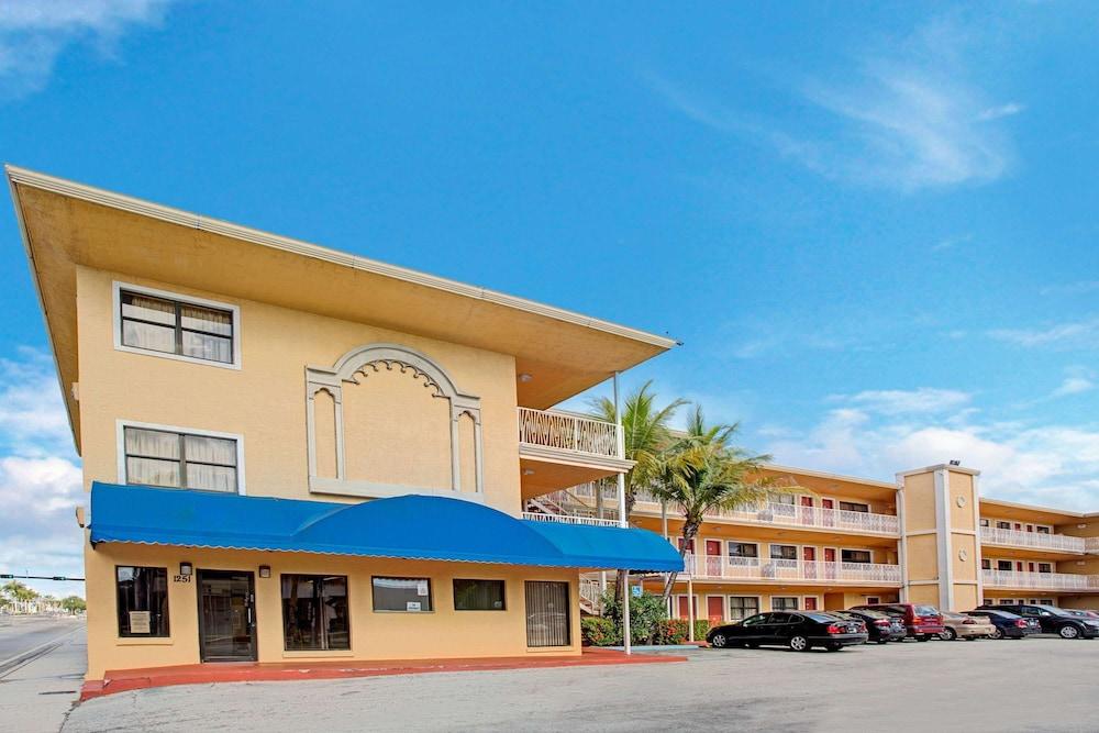 Travelodge by Wyndham Fort Lauderdale photo 13