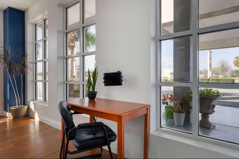 Baymont by Wyndham Marianna photo 46