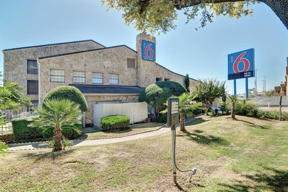 Motel 6 Dallas, TX - Forest Lane photo 29