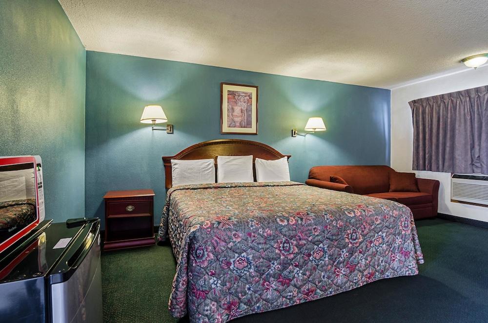 Econo Lodge photo 15