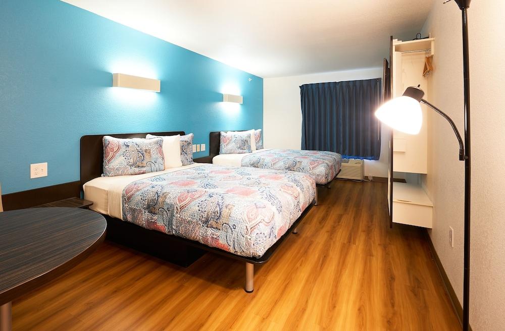 Emblaze Hotel photo 16