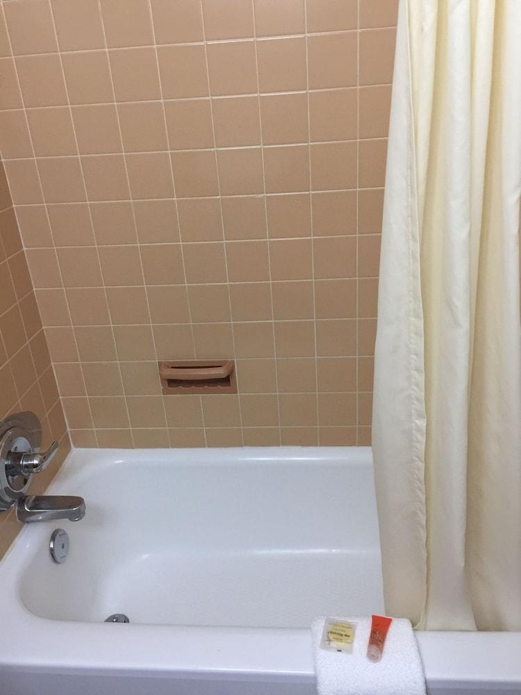 Lazy U Motel photo 7
