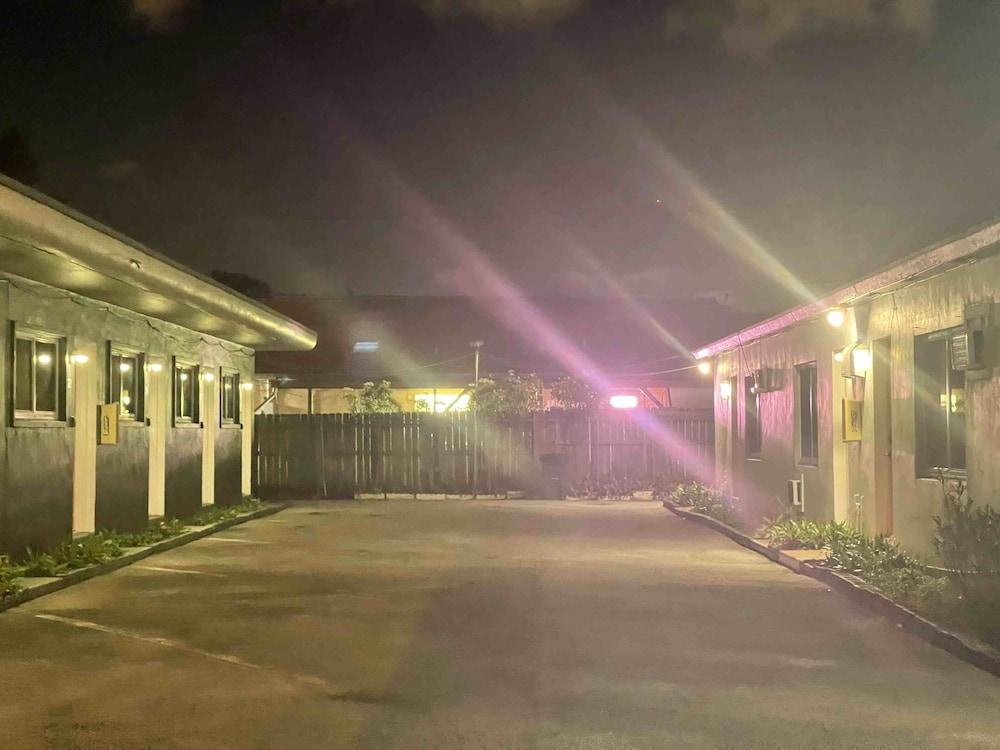 Sunshine Inn Motel photo 15