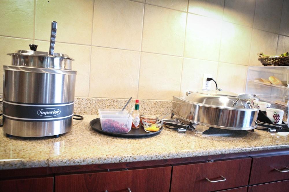GrandStay Hotel & Suites Perham photo 37