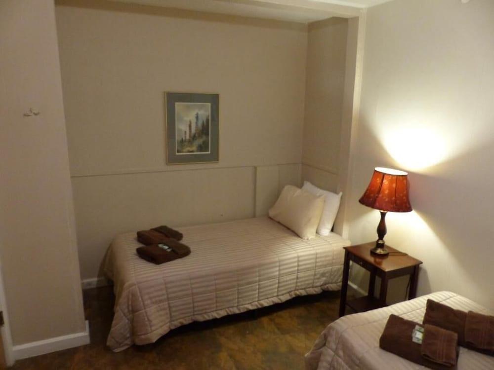 Bent Prop Inn & Hostel Downtown photo 30
