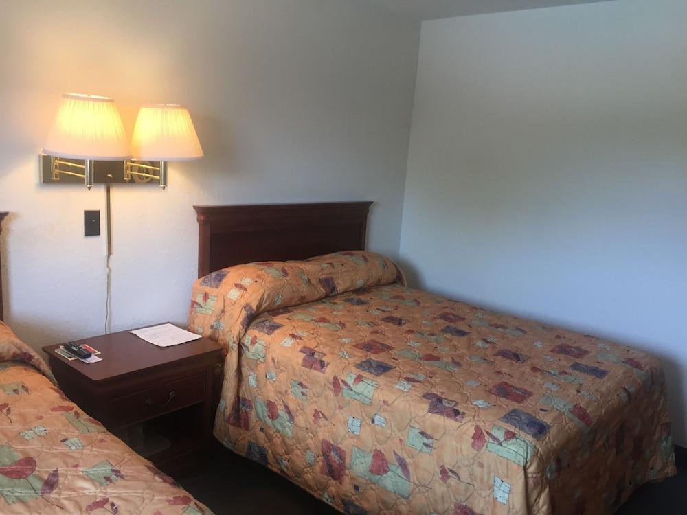 Midway Budget Inn photo 22