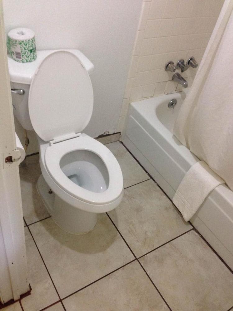 Sportsman Inn and Suites photo 22