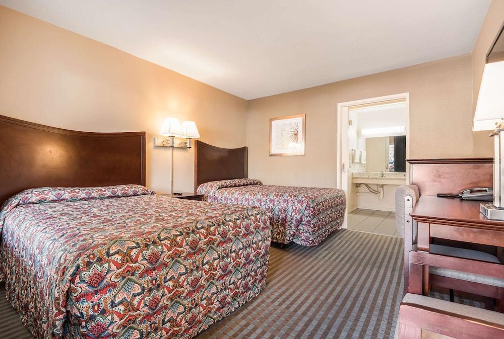 Rodeway Inn Regalodge photo 16