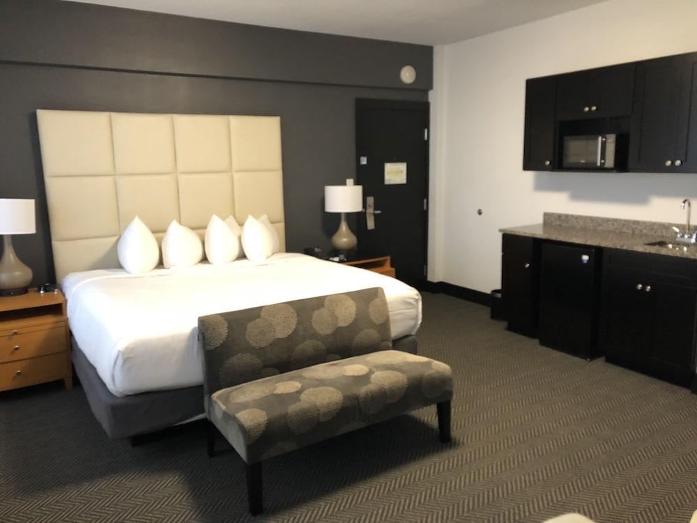 Streamline Hotel photo 30