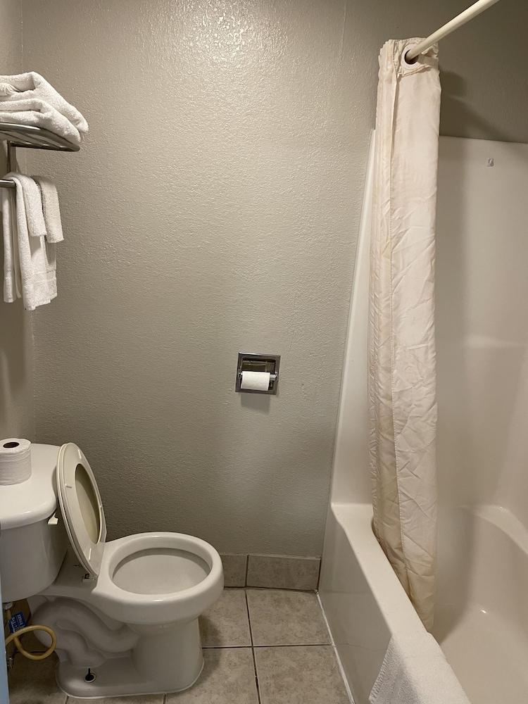Economy Inn photo 22