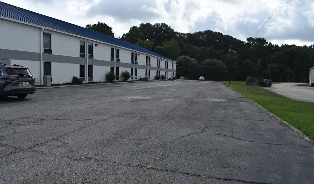 Executive Inn and Suites Baker photo 27