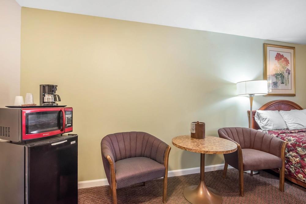 Rodeway Inn Bellows Falls photo 20