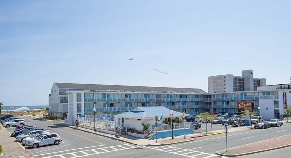 Thunderbird Beach Motel photo 1