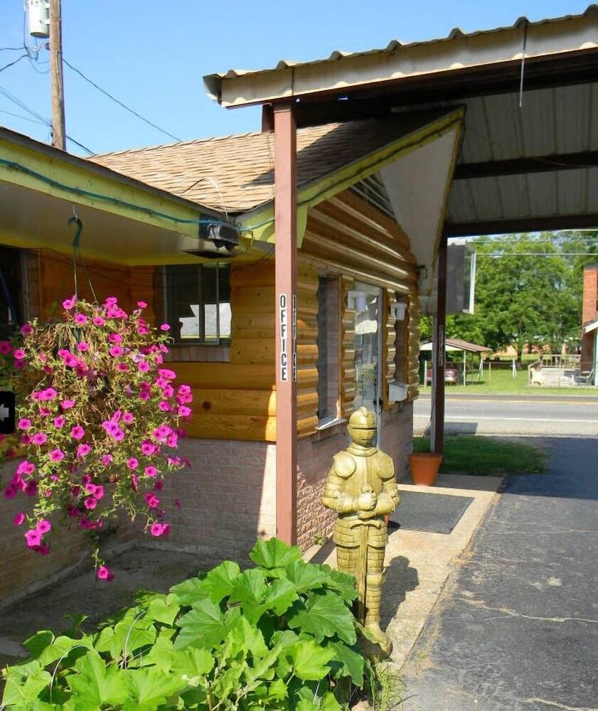 Little Shamrock Motel photo 7