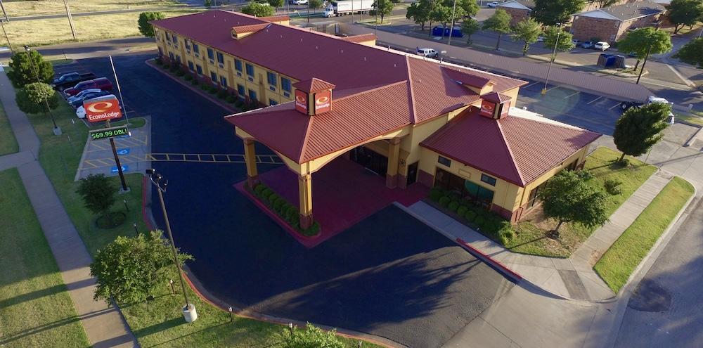 Econo Lodge Lubbock I-27 photo 6