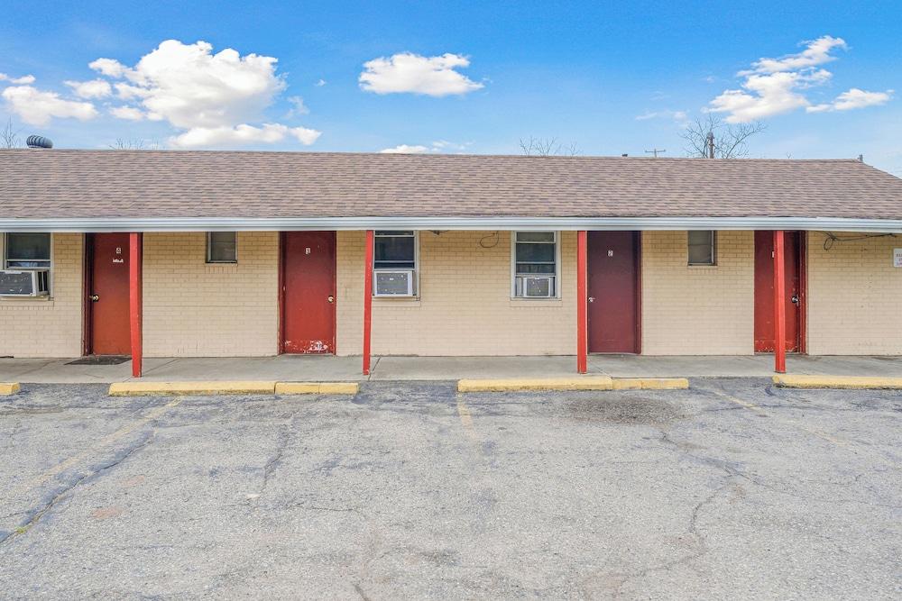 Flint Motel by OYO MI Near I-475 photo 4