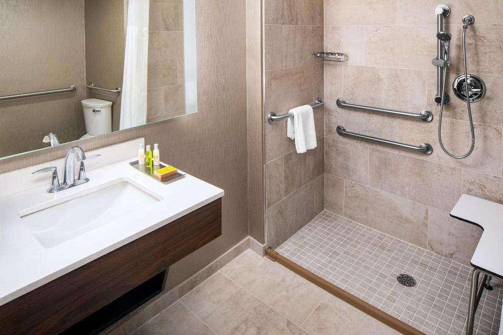 DoubleTree by Hilton Ann Arbor North photo 9