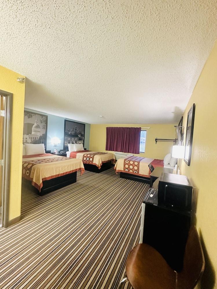 Super 8 by Wyndham Warrenton photo 6
