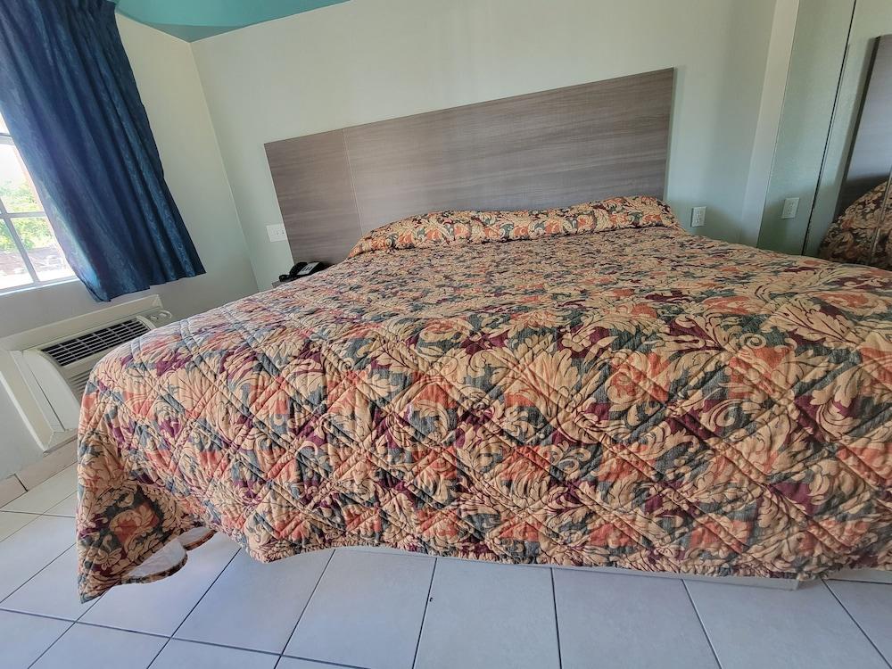 Maxim III Motel photo 15
