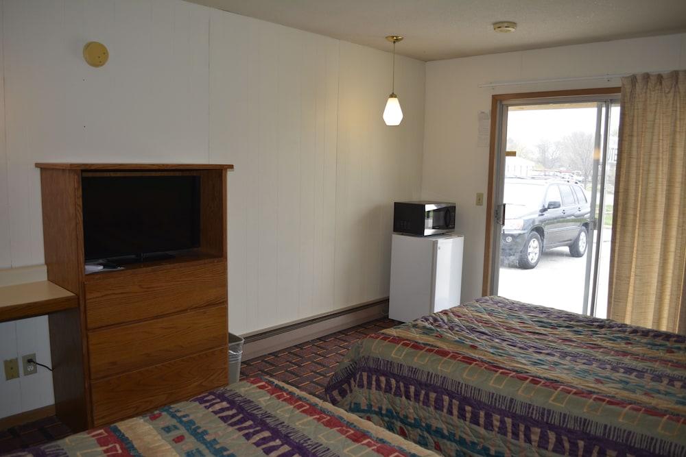 Edgetowner Motel photo 12