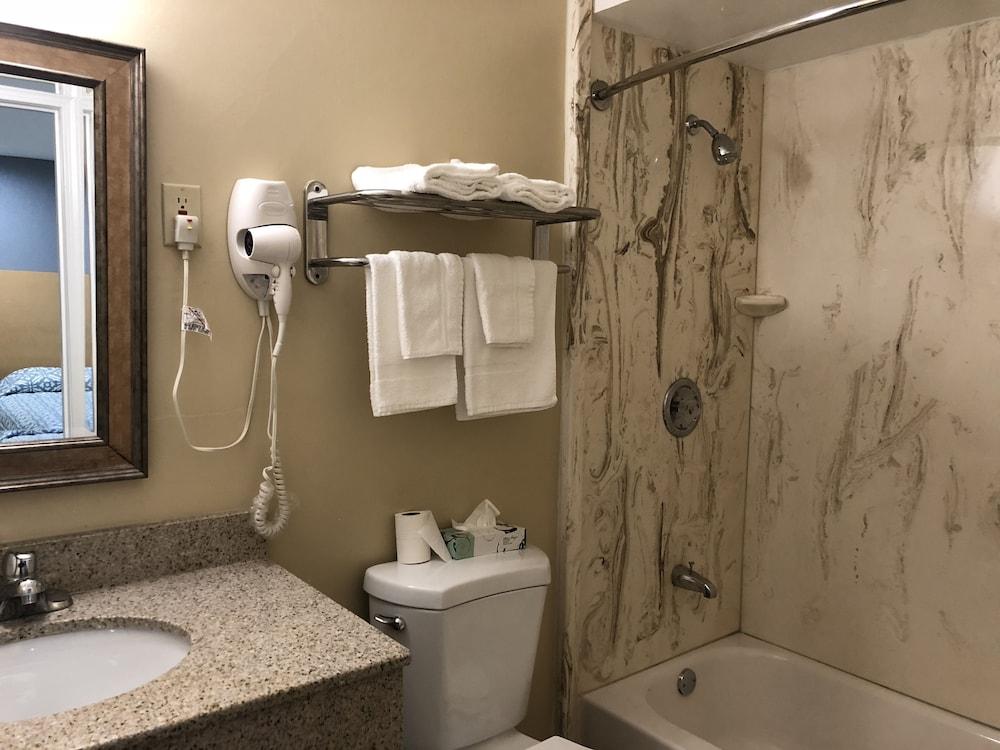 Chisholms Motor Inn photo 13