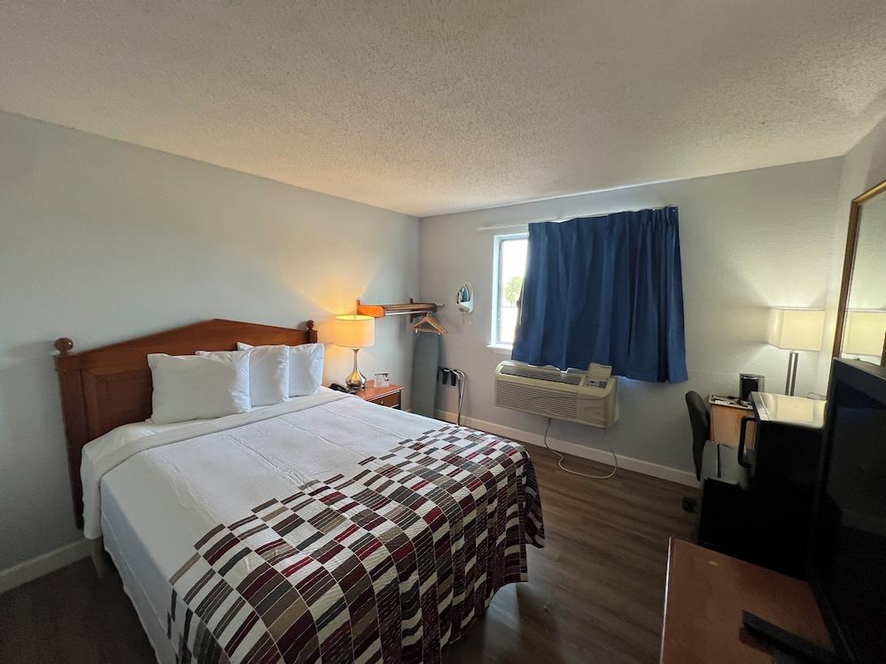 Economy 7 Inn - Norfolk photo 26