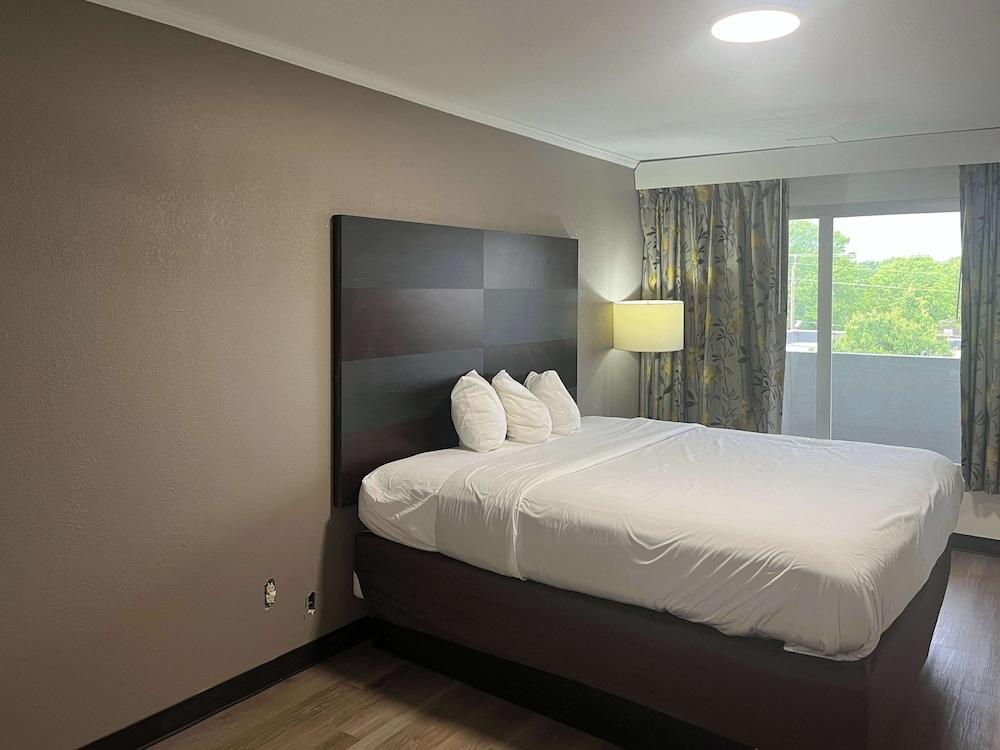 Studio 6 Charlotte, NC – Airport South photo 13