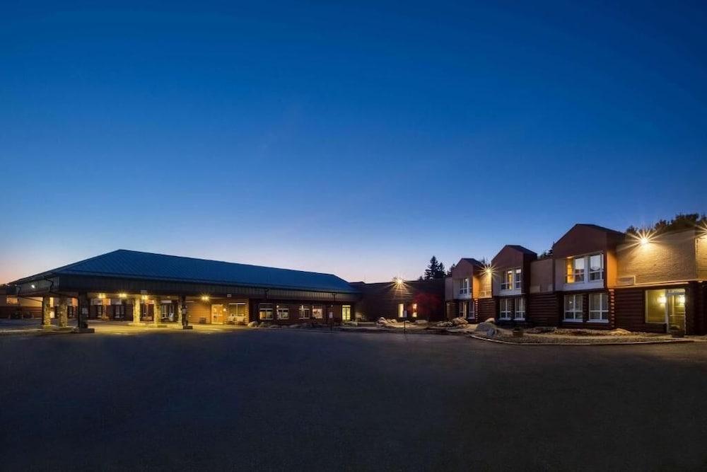Riverfront Hotel photo 13