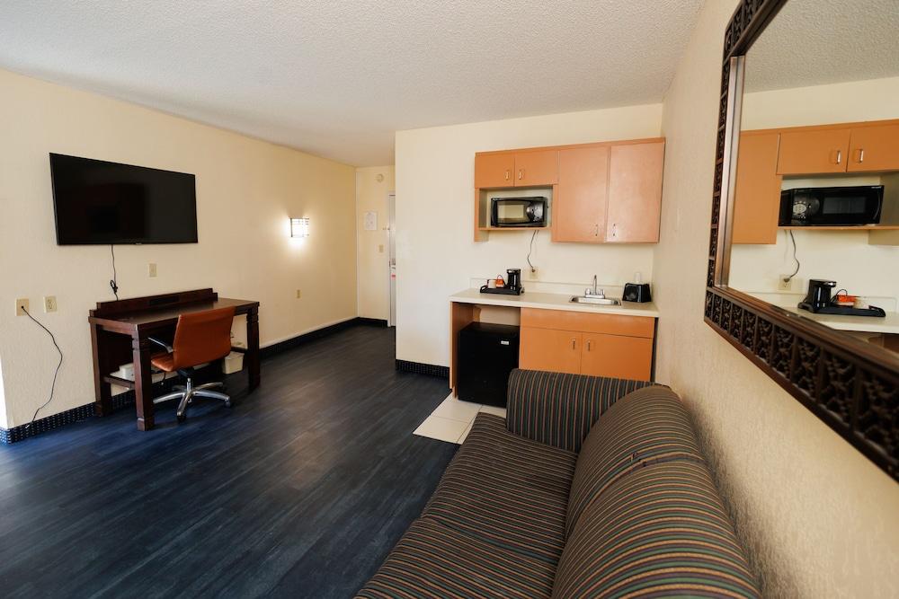 Garnet Inn & Suites, Orlando photo 87