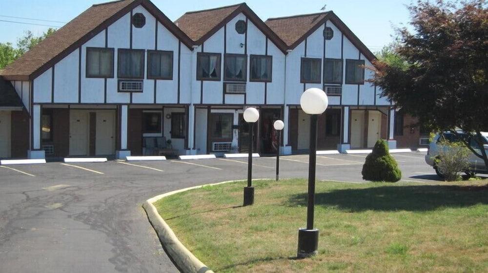 Lamplighter Motel - Clinton, Connecticut photo 1