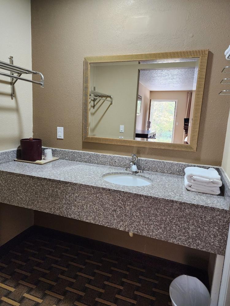 The Night Inn photo 9