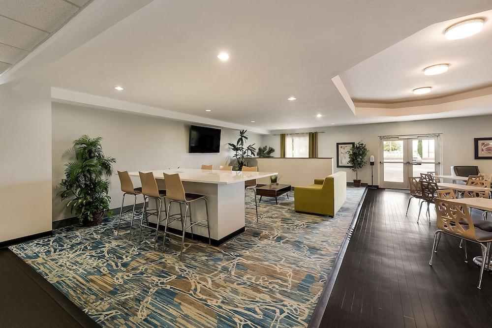 Best Western Douglas Inn & Suites photo 4