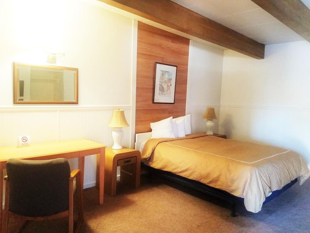 I-84 Motor Inn photo 13