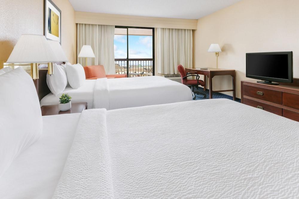 Courtyard Flint by Marriott photo 21