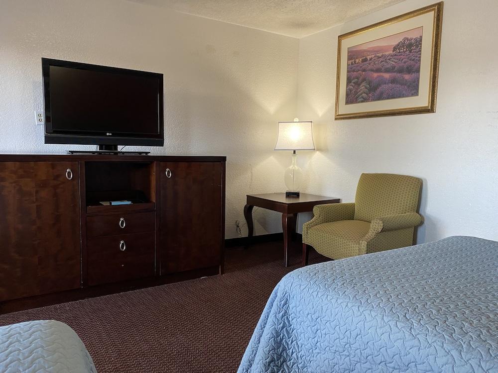 Four Corners Inn photo 31