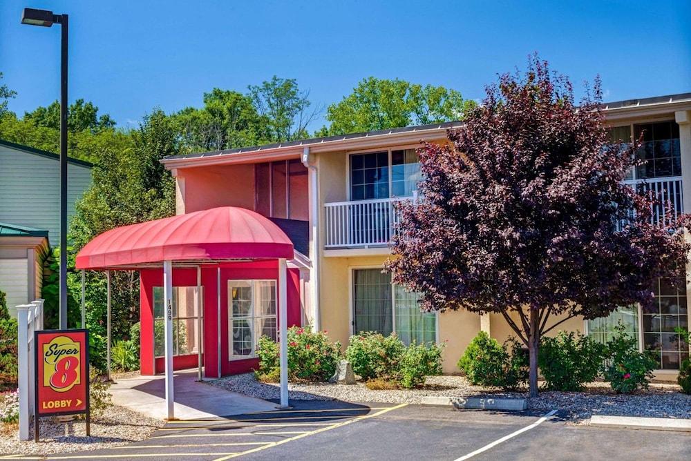 HomeSpring Inn & Studios photo 15
