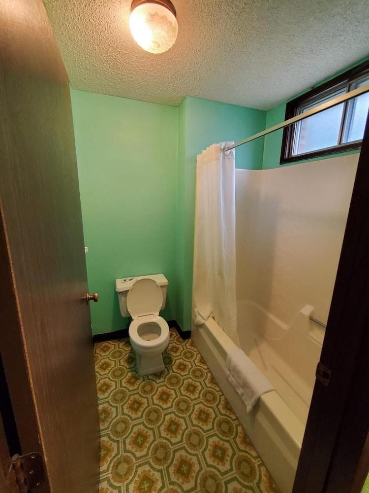 Gray Plaza Motel photo 25