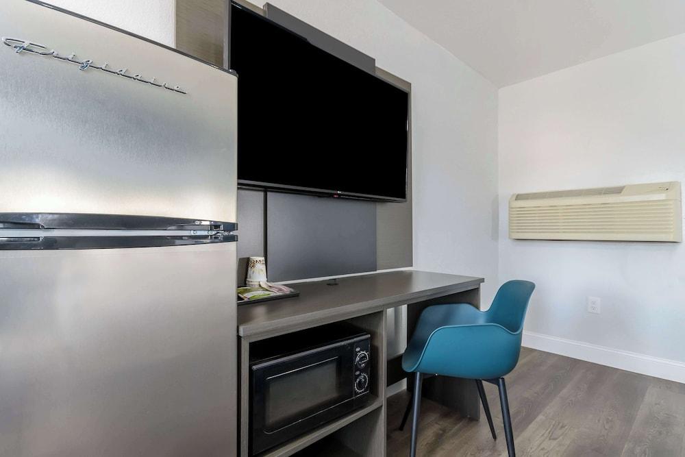 Studio 6 Suites Madera, California - Yosemite photo 18