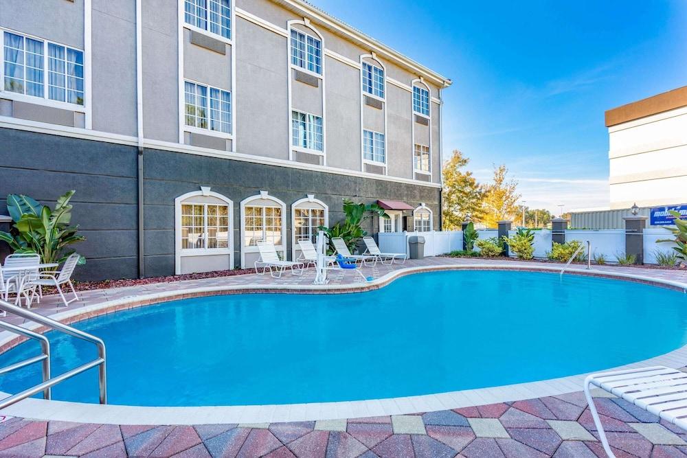 La Quinta Inn & Suites by Wyndham St. Augustine photo 3