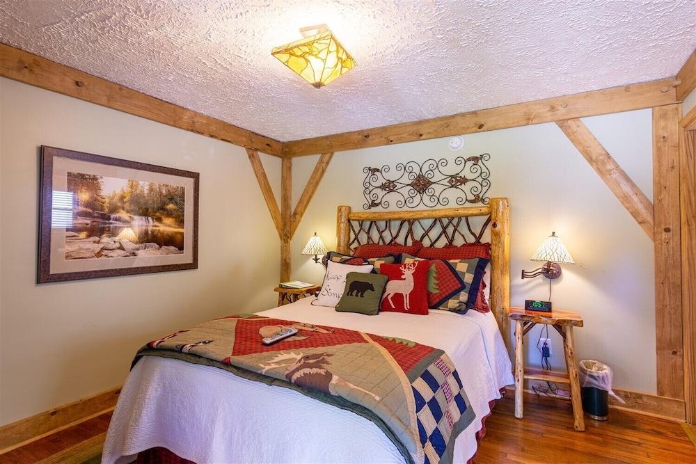 Hemlock Inn photo 37
