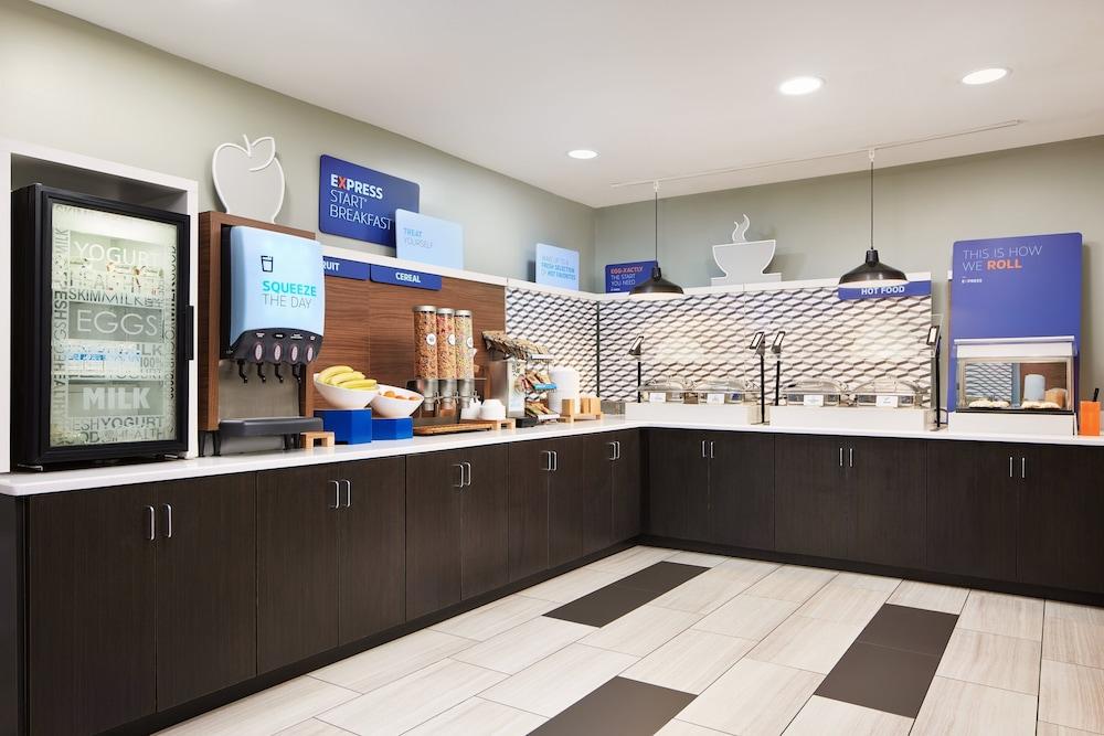 Holiday Inn Express Hotel & Suites Panama City-Tyndall by IHG photo 17