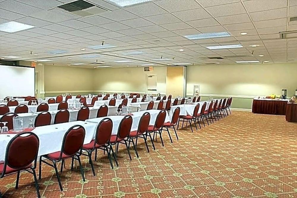 Ramada by Wyndham Boise photo 27