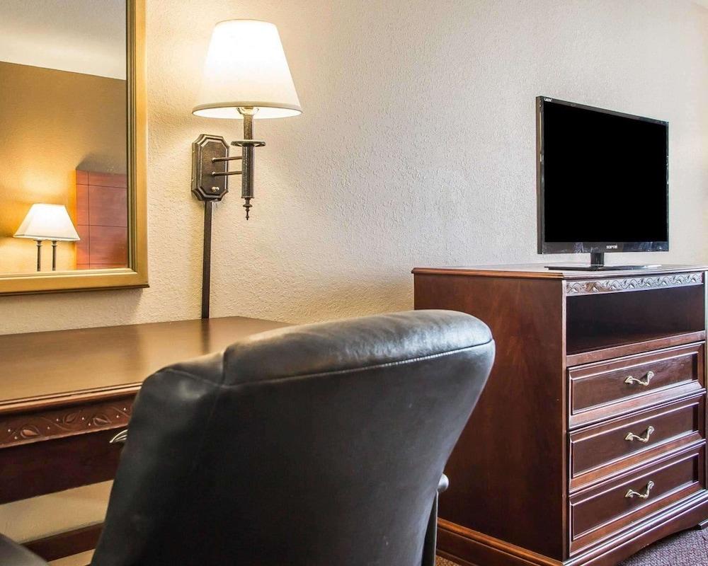Quality Inn & Suites Middletown - Franklin photo 58