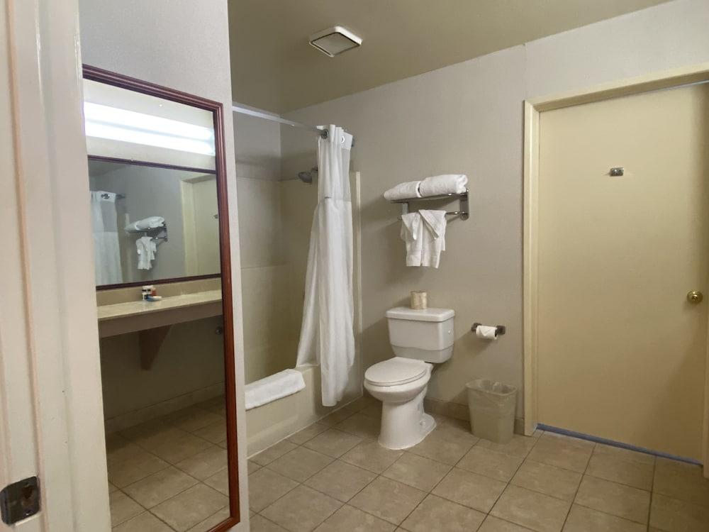 Ramada by Wyndham Los Angeles/Koreatown West photo 23